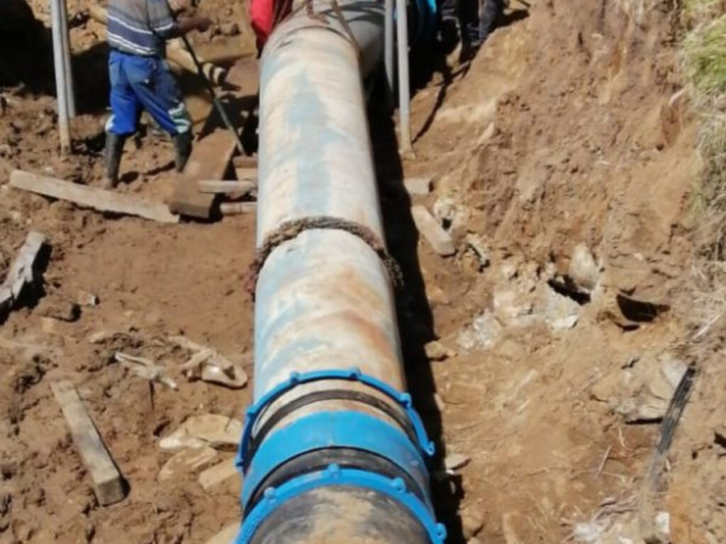 Inyati construction pipe laying