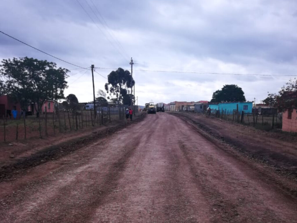 Inyati road gravelling