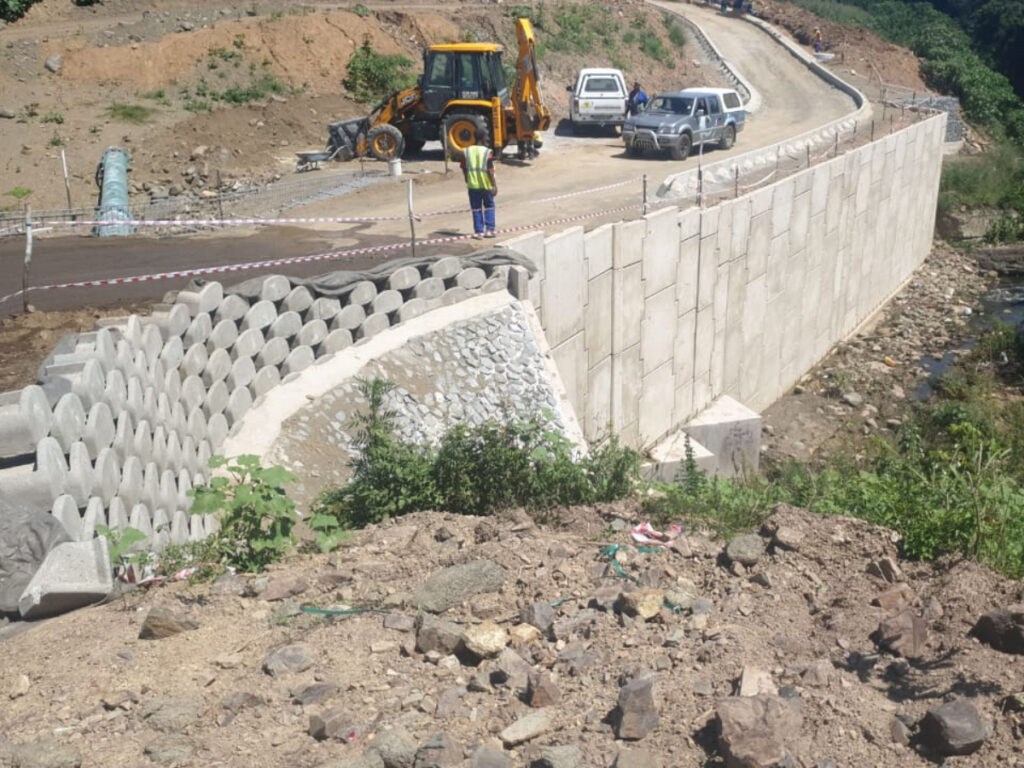 Inyati construction road wall